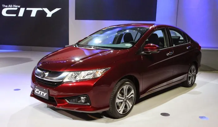 Cận cảnh đầu xe Honda City 2017 màu đỏ