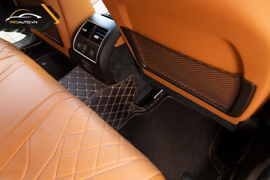 Hình ảnh minh họa công dụng của việc bọc da sàn xe ô tô