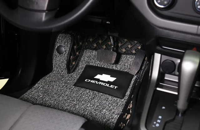 Bọc da sàn xe ô tô nâng tầm sang trọng cho không gian nội thất