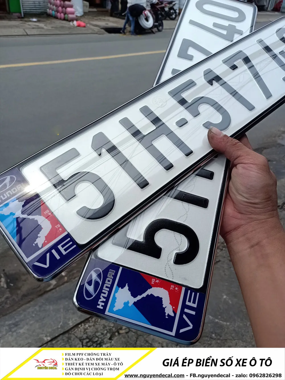 Giá ép biển số xe ô tô
