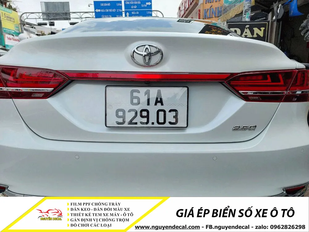 Giá ép biển số xe ô tô