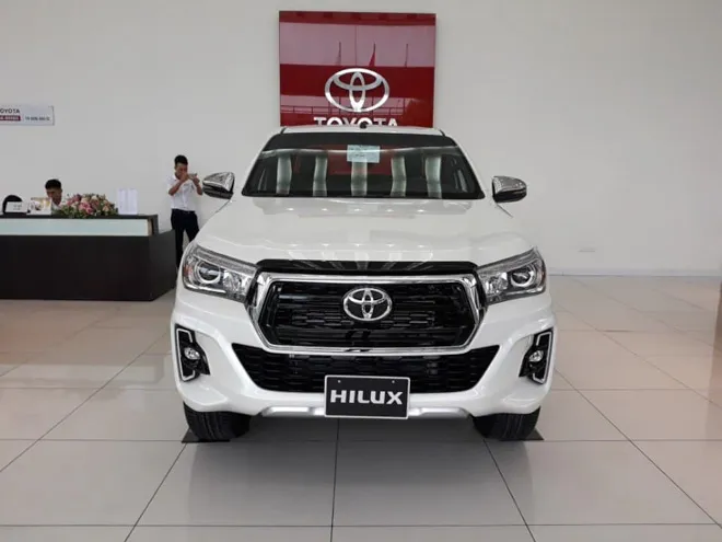 Thiết kế phần đuôi và thùng xe Toyota Hilux 2019 vuông vức và tiện dụng