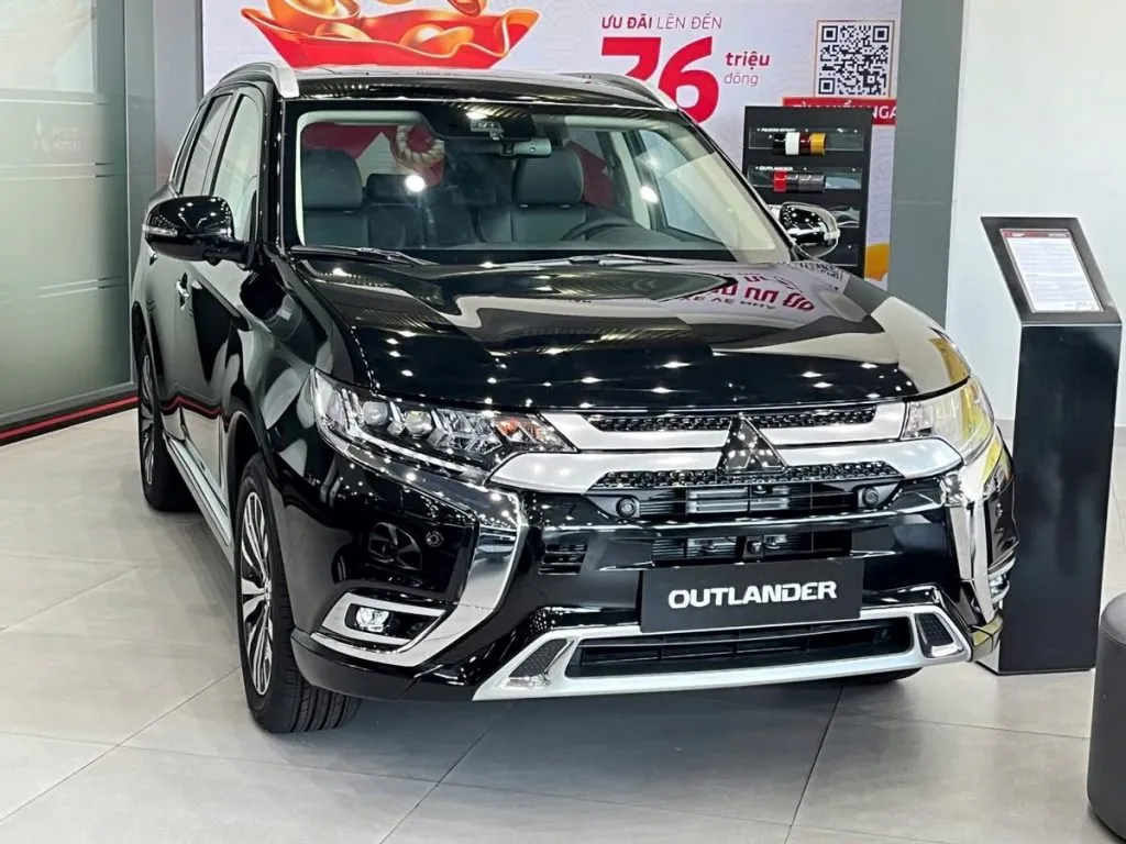 Mẫu xe Mitsubishi Outlander Premium màu đỏ sang trọng