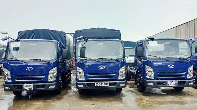 giá xe tải iz65 thùng mui bạt màu xanh
