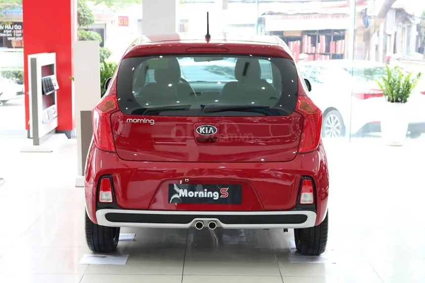 Các phiên bản xe Kia Morning 2019 trưng bày tại showroom chính hãng
