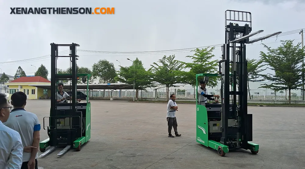 Giá xe nâng Reach Truck Hangcha cập nhật