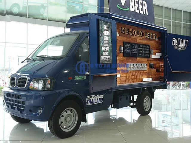 Xe tải bán hàng lưu động bán bia