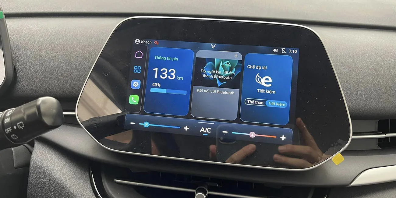 Cụm đồng hồ kỹ thuật số hiển thị đầy đủ thông tin vận hành quan trọng