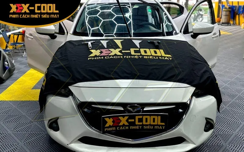 Giấy dán kinh chông nắng ô tô