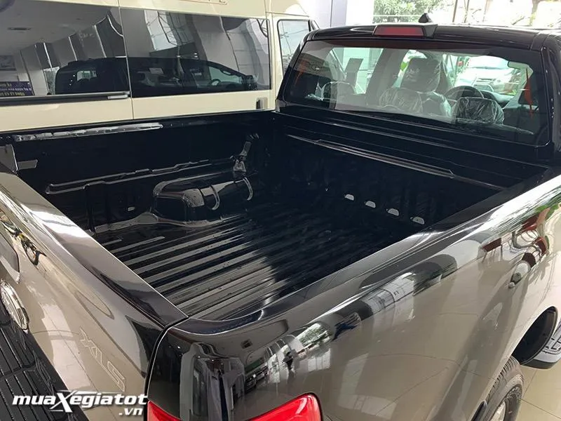 Hình ảnh cận cảnh khoang nội thất và vô lăng của mẫu bán tải Ford Ranger