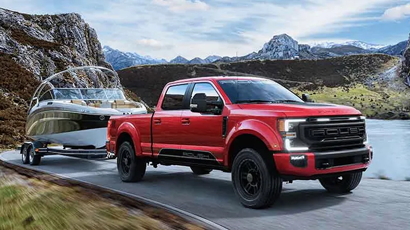 Hình ảnh chi tiết bánh xe và thiết kế thân xe đồ sộ của dòng bán tải Ford Super Duty