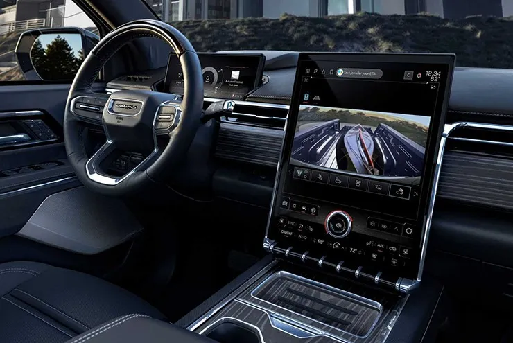 Cận cảnh chi tiết bảng điều khiển trung tâm và màn hình cảm ứng của Sierra EV Denali Edition 1