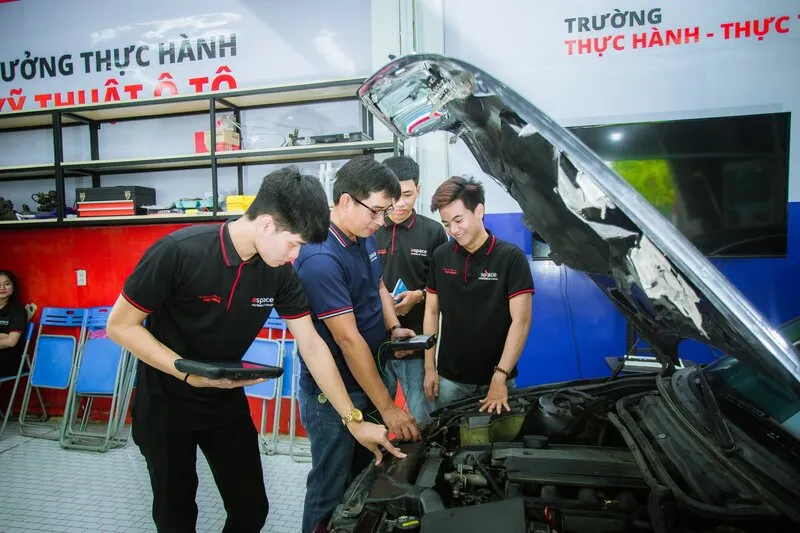 Tại Aspace, khóa học điện ô tô sẽ có thời gian đào tạo là 7 tháng, tập trung vào thực hành