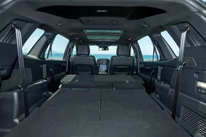 Hàng ghế 2 và 3 có thể gập phẳng để tăng diện tích chứa đồ.