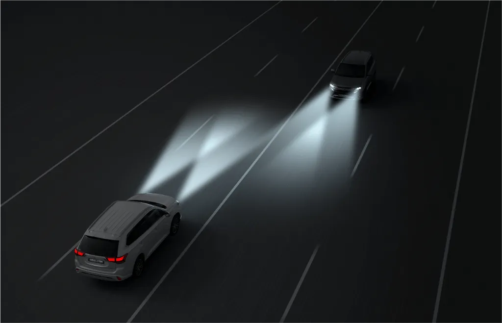 Hệ thống đèn pha tự động thích ứng giúp di chuyển an toàn hơn vào ban đêm
