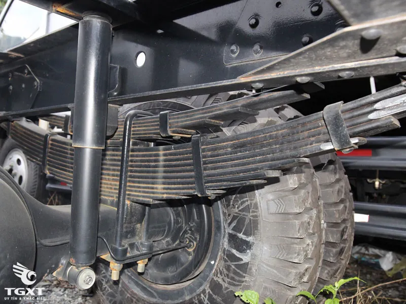 Hệ thống nhíp thép bán nguyệt chắc chắn của xe ben Veam 7.5T