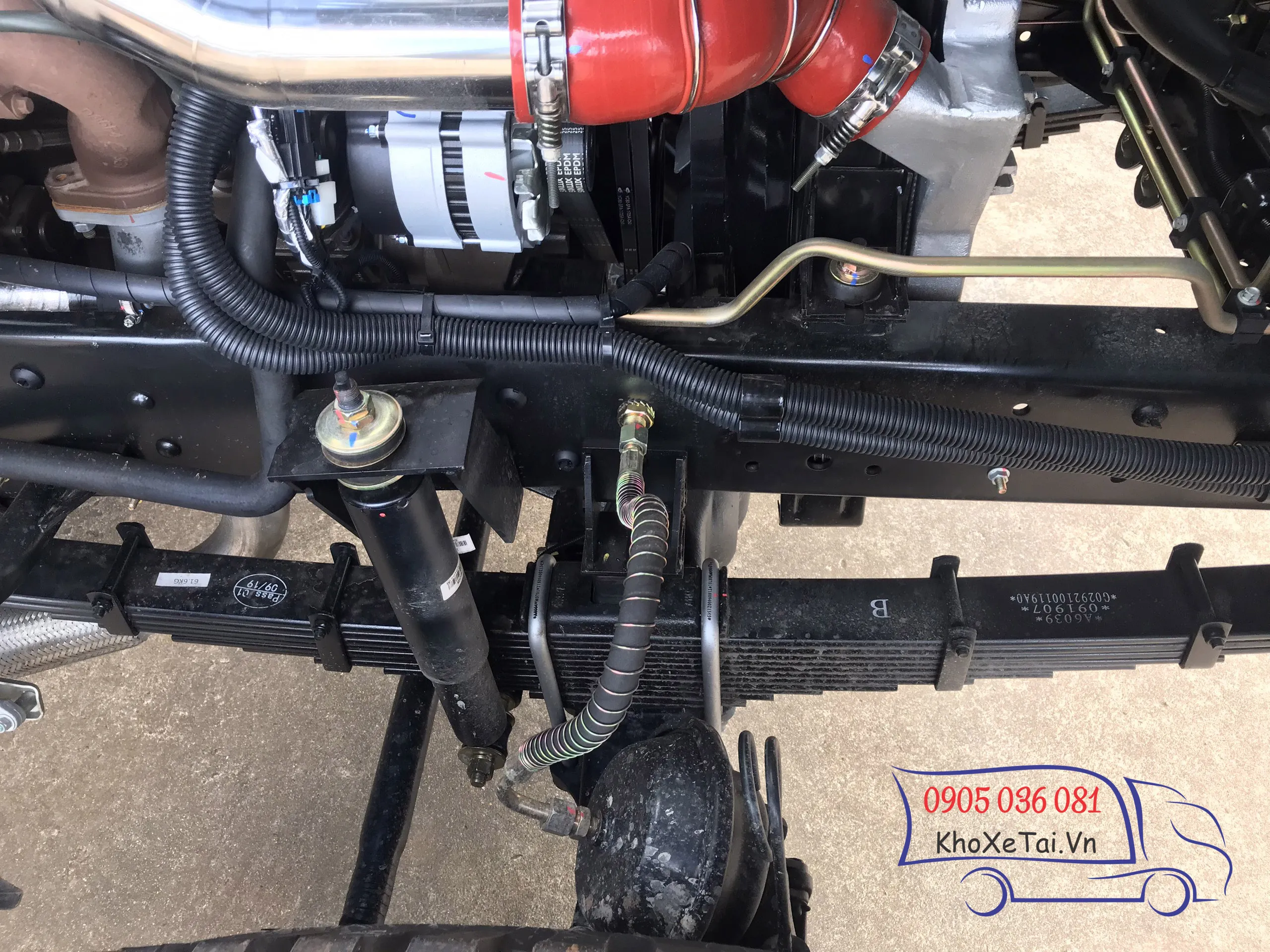 Hệ thống treo trước xe ben Thaco Forland FD140-4WD với nhíp lá và giảm chấn thủy lực