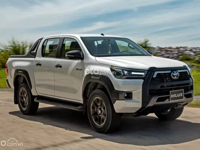 So sÃ¡nh xe Toyota Hilux vá»›i Ä‘á»‘i thá»§.