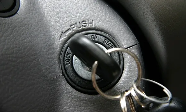 Các vị trí khóa: Lock, Off, Acc, Run, Start trên công tắc đánh lửa xe ô tô