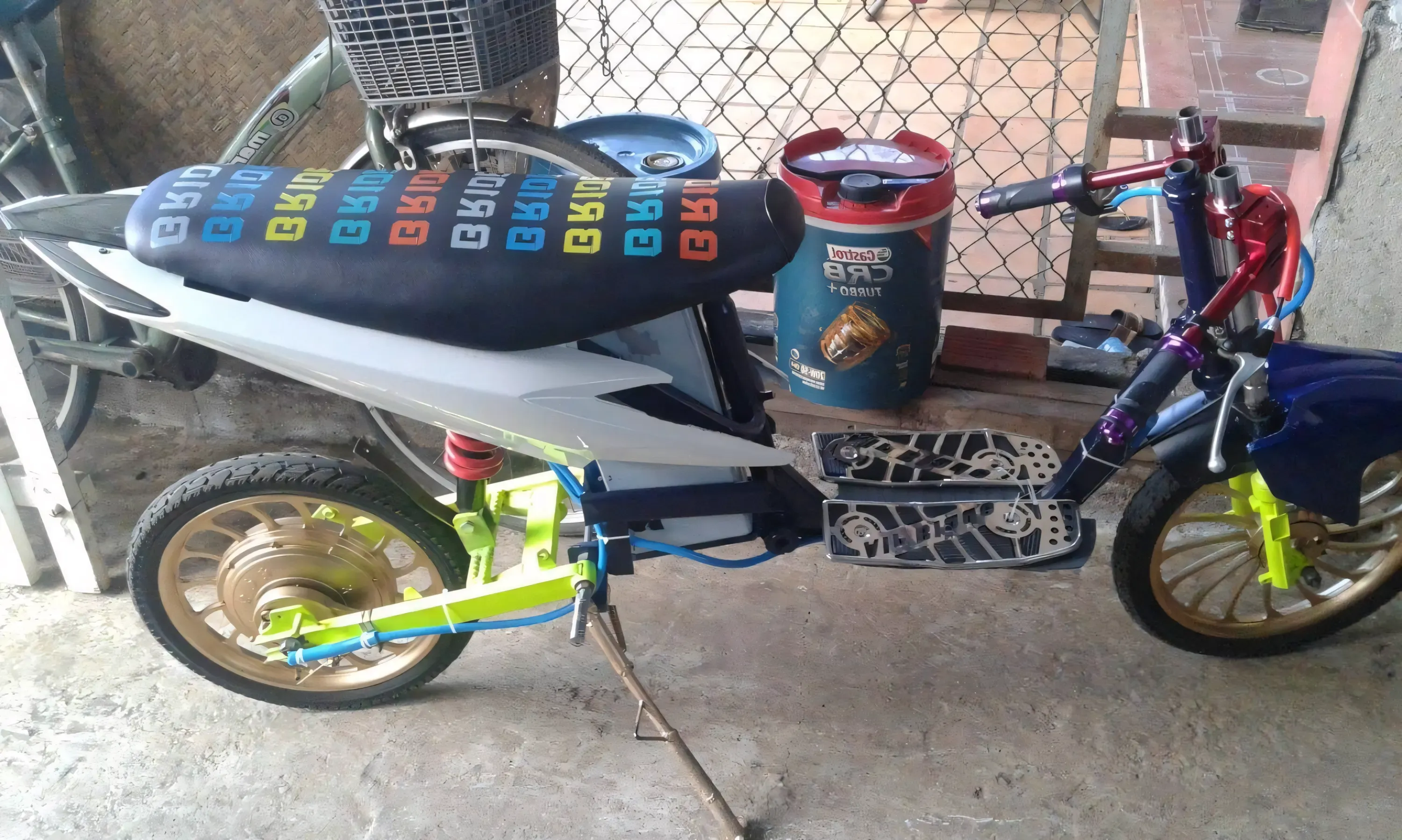 hinh-nen-xe-dien-do-chat-choi-1