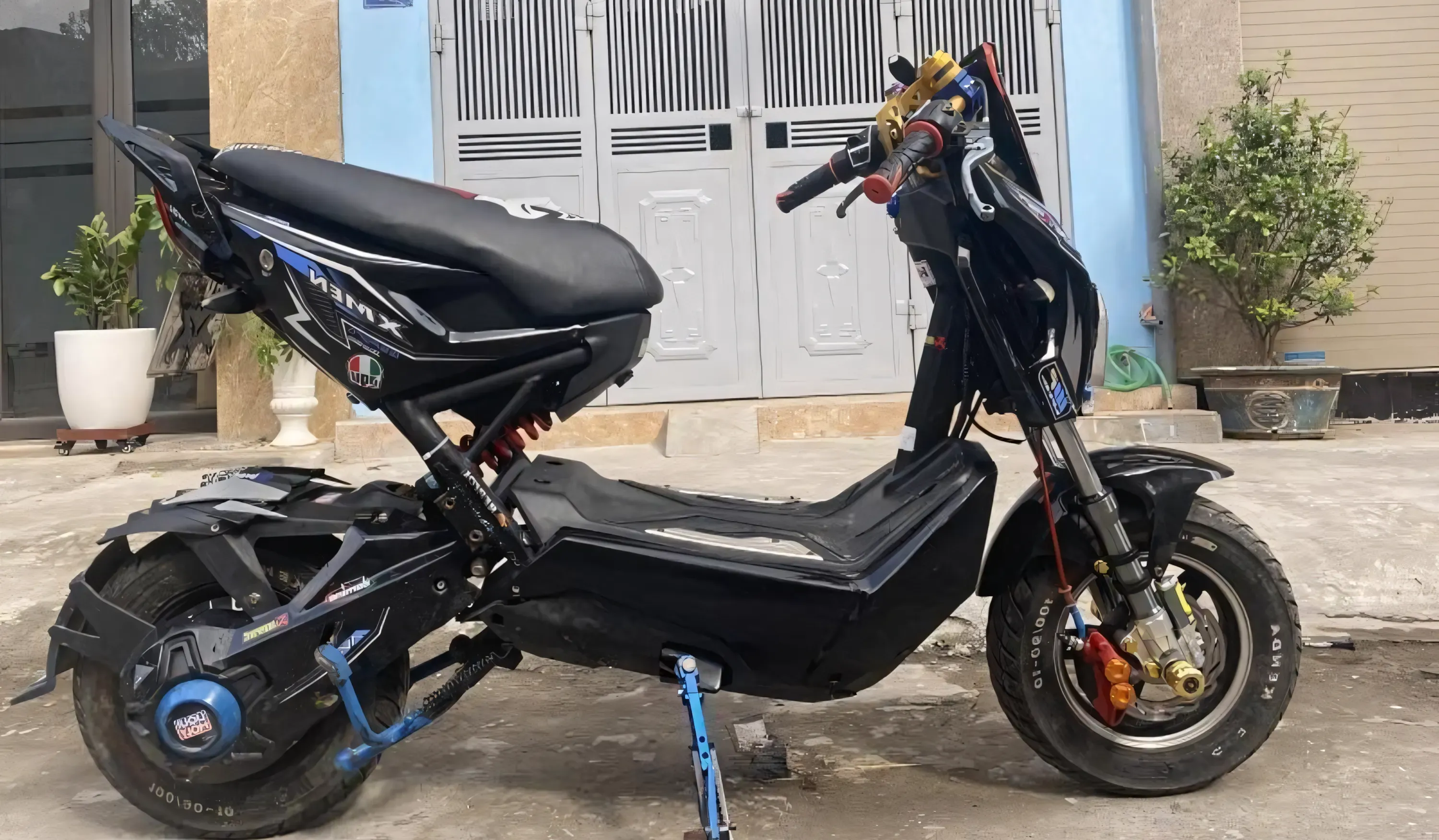 hinh-nen-xe-dien-do-chat-choi-4