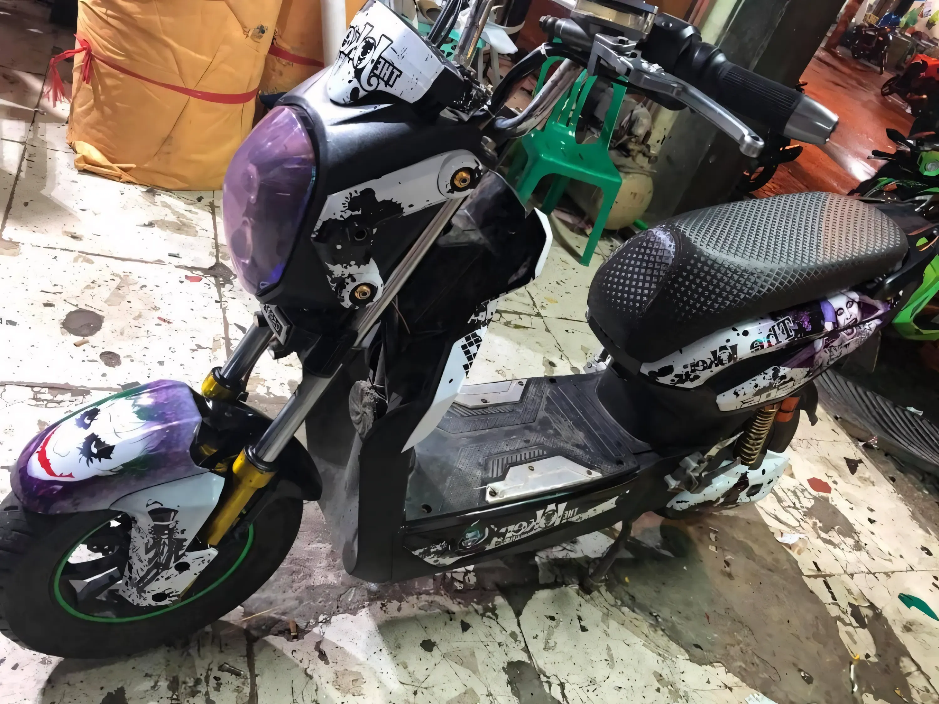 hinh-nen-xe-dien-do-chat-choi-7