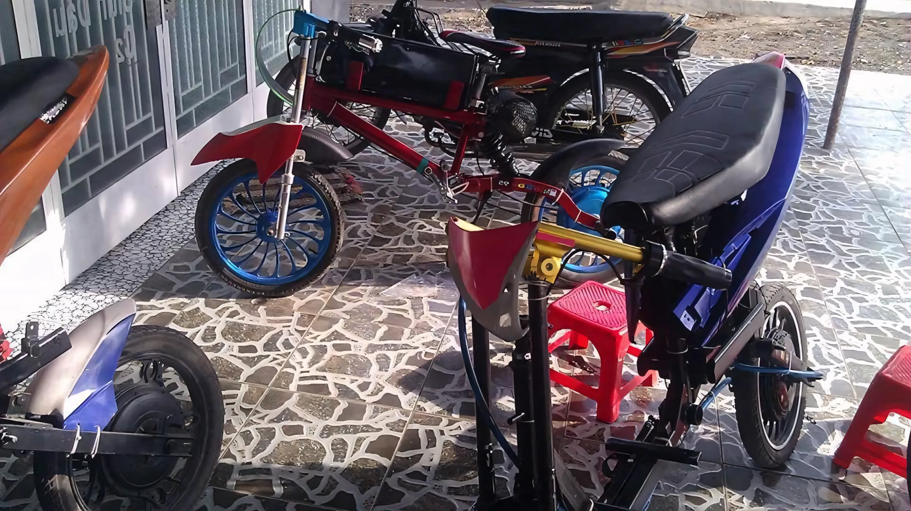 hinh-nen-xe-dien-do-dep-4k-2