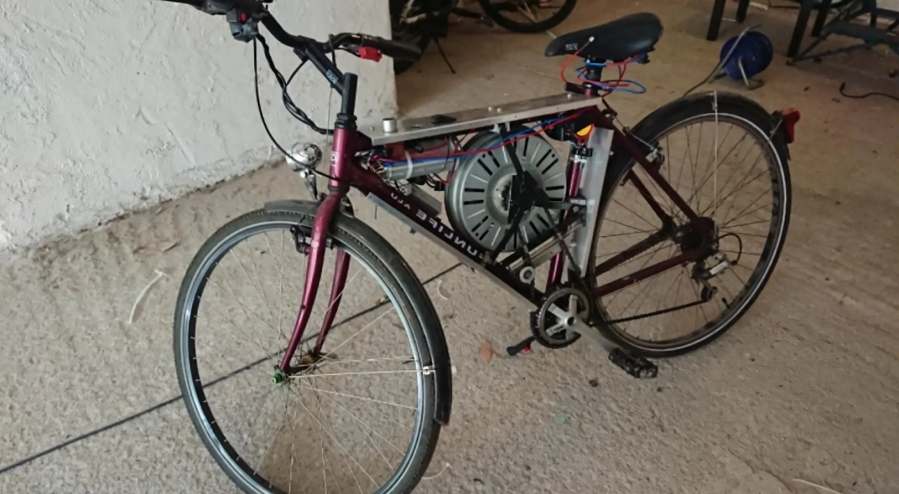 hinh-nen-xe-dien-do-dep-4k-3