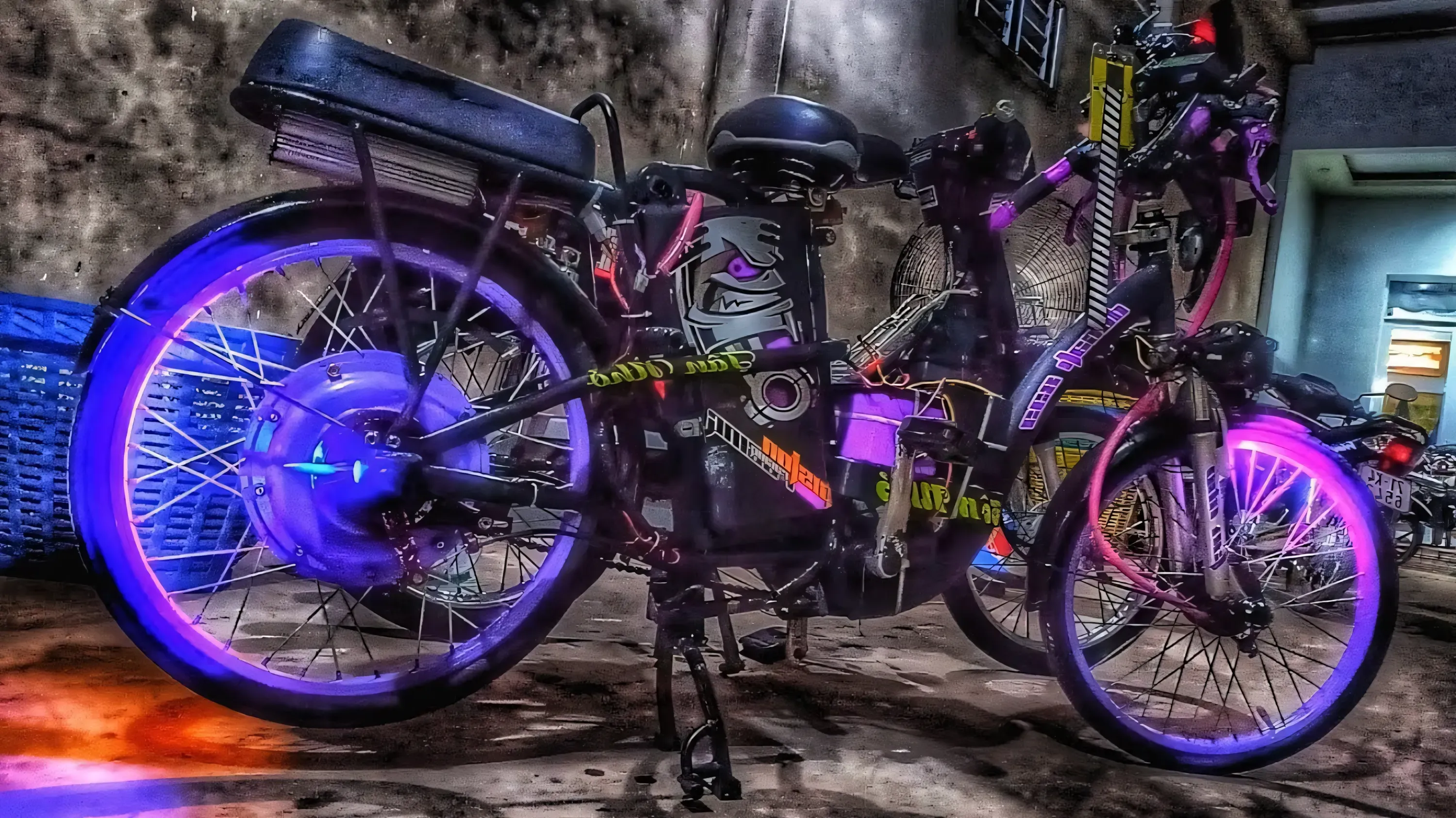 hinh-nen-xe-dien-do-dep-4k-4