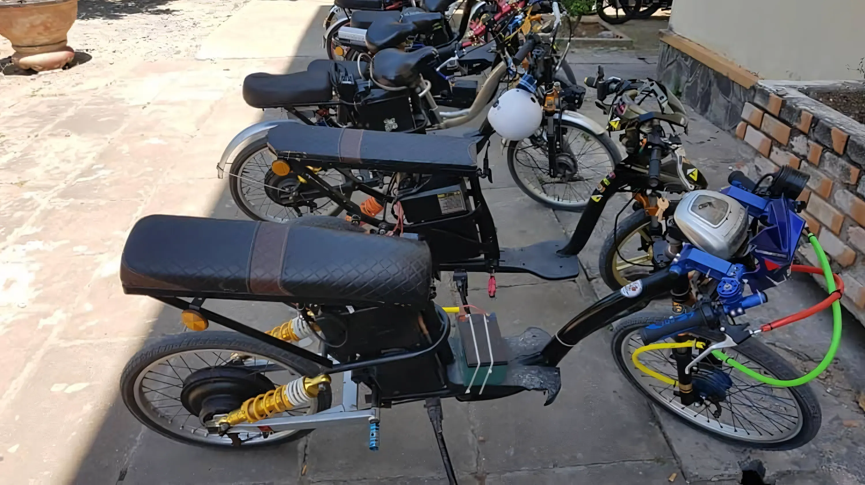 hinh-nen-xe-dien-do-dep-4k-5