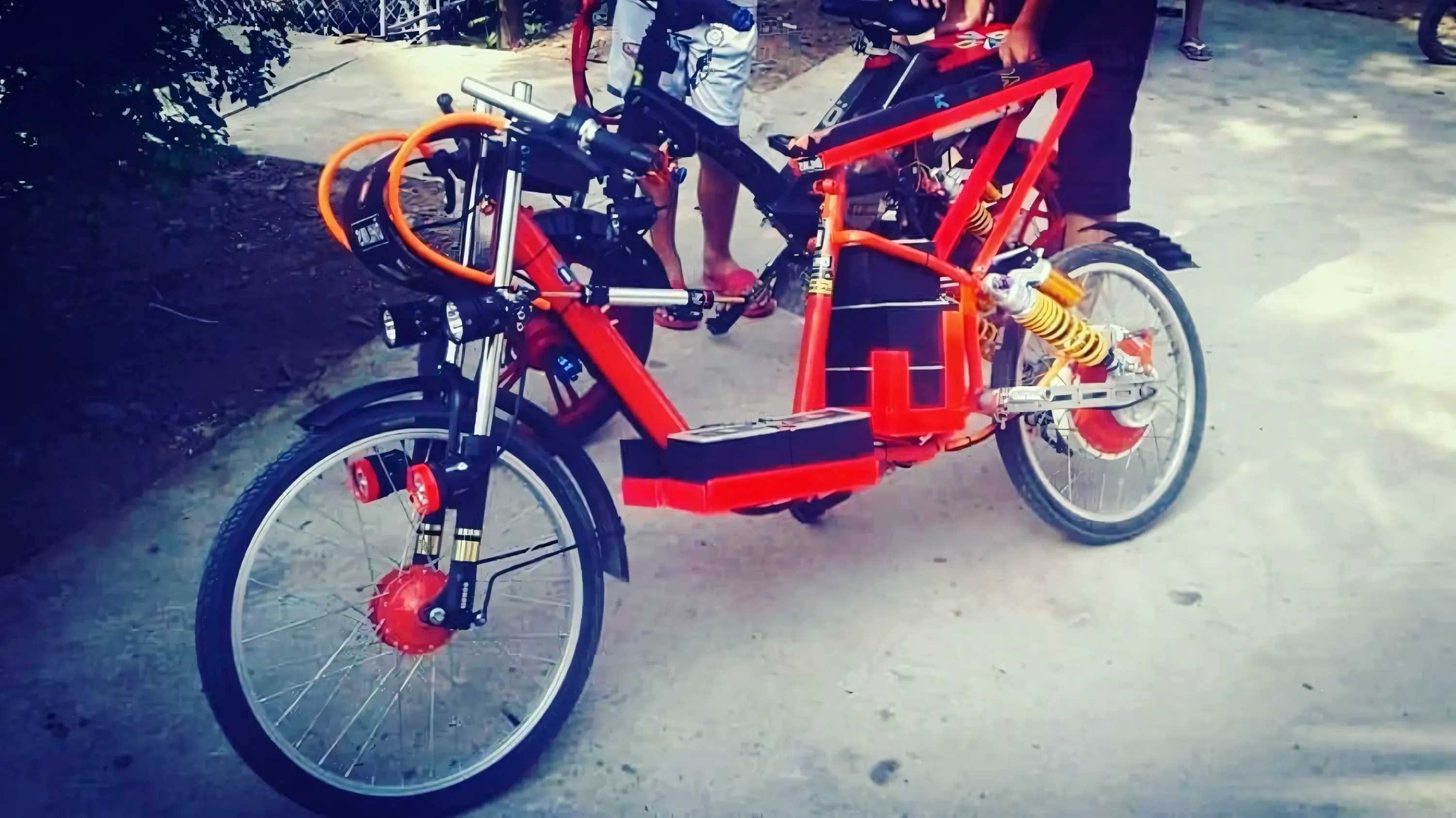 hinh-nen-xe-dien-do-dep-4k-7