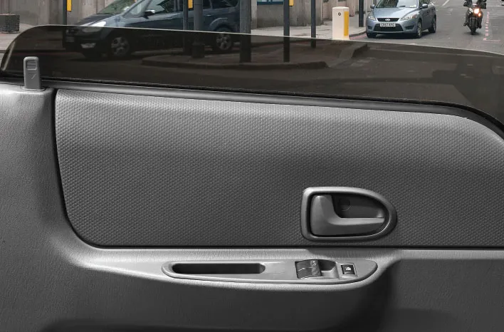 Kính chỉnh điện