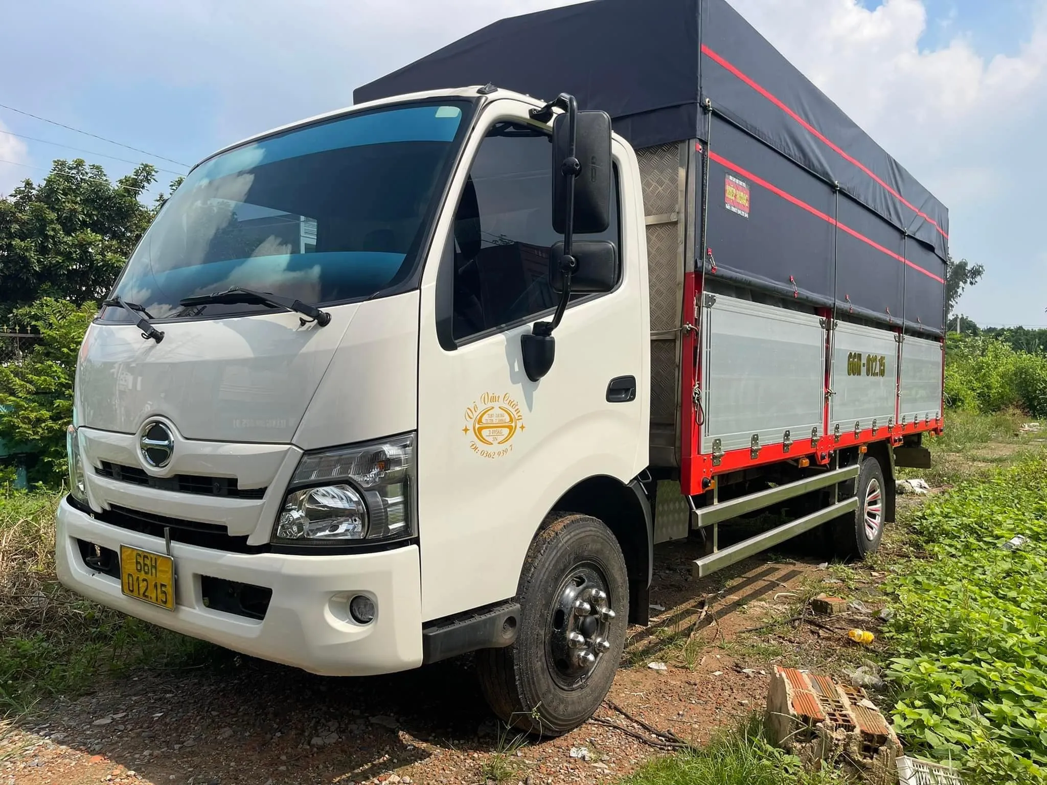 Xe Hino 3.5 tấn XZU720L cũ, lắp ráp tại Việt Nam, thùng dài 5m2