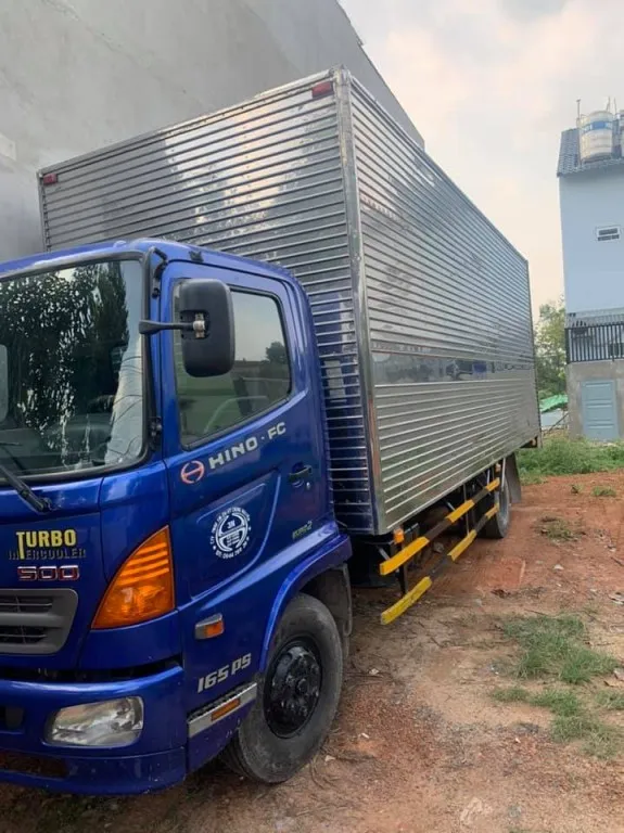 Xe tải Hino FC 6.2 tấn đời 2013 thùng kín