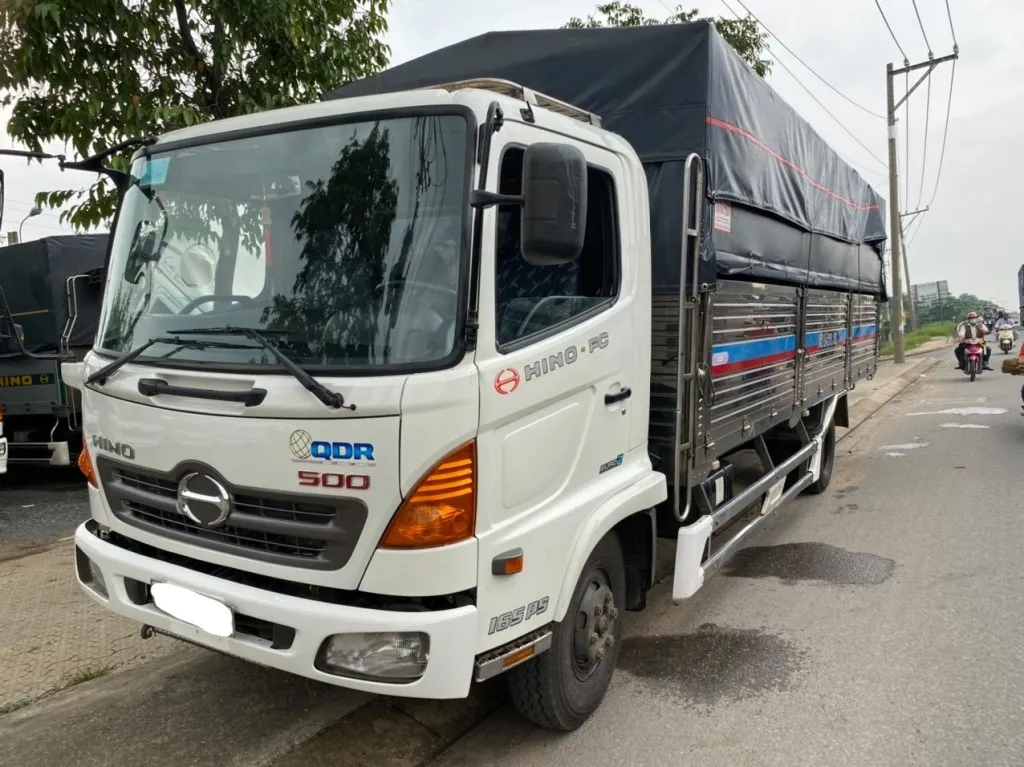 Xe tải Hino FC 6 tấn đời 2015 cabin đẹp