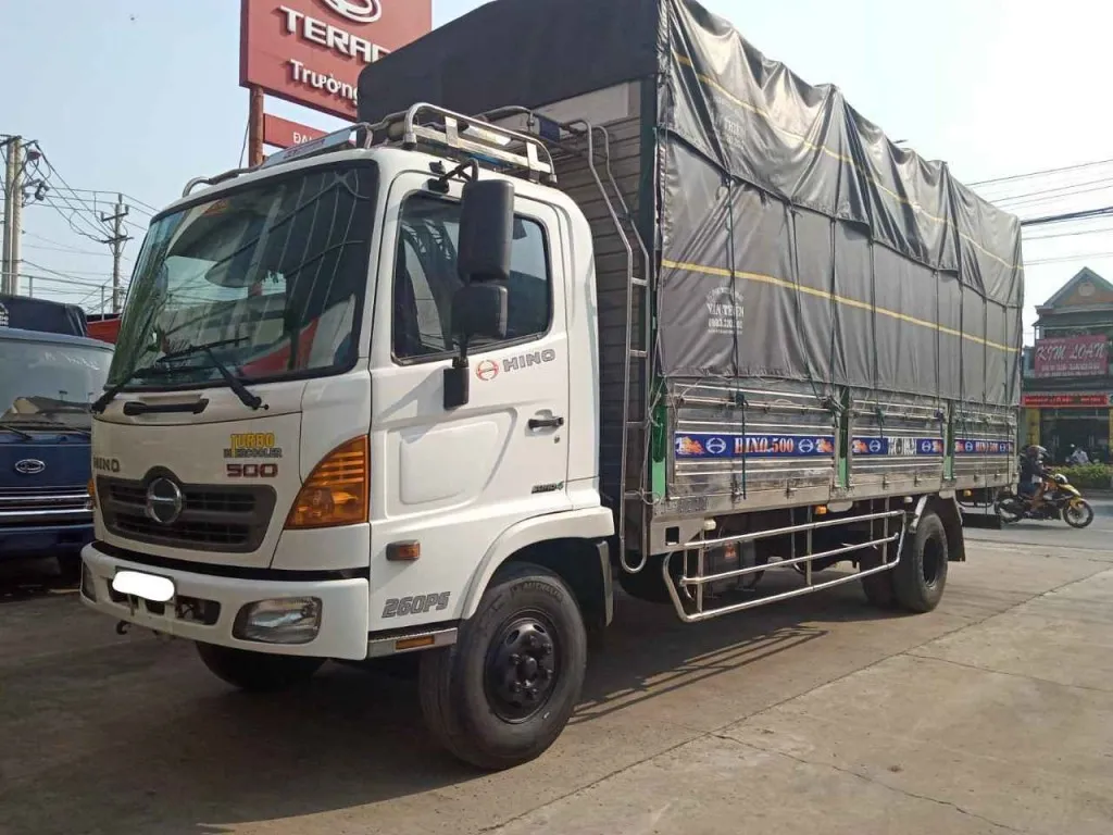 Xe tải Hino FC 6.2 tấn đời 2016 màu trắng