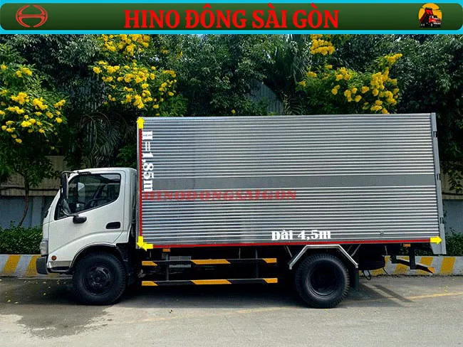 Hino XZU342 thùng kín 3.5 tấn