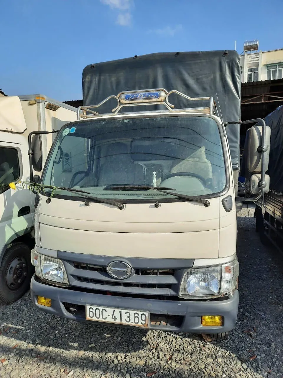 Xe tải cũ Hino 3.5 tấn với thùng dài tới 5m7