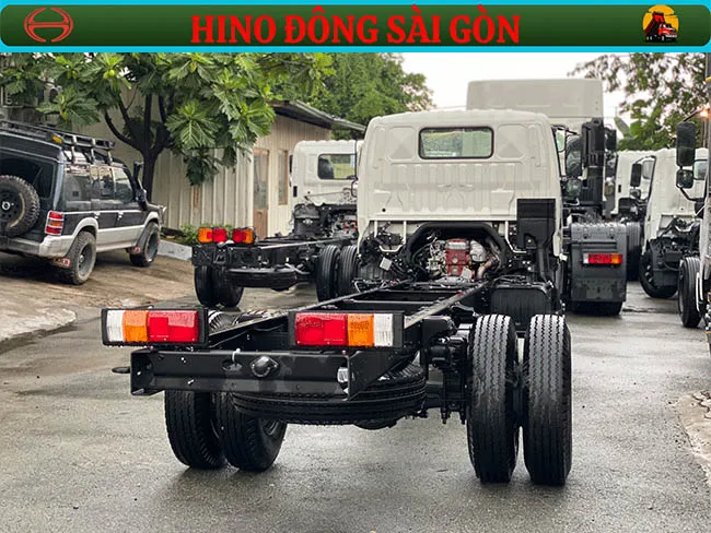Xe tải Hino 3.5 tấn chassis XZU352 thùng 5m7