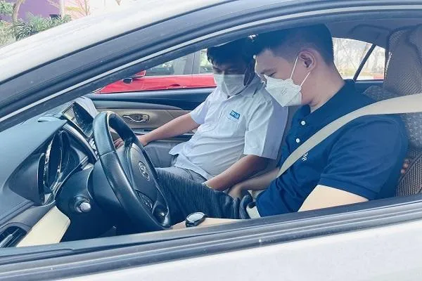 Học thực hành lái xe B2 tại Thanh Khê, Đà Nẵng trên xe đời mới Vios