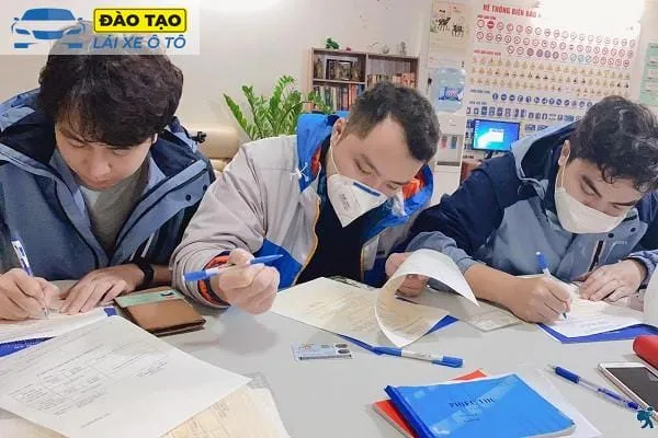 Các lưu ý quan trọng cần biết khi học bằng lái xe ô tô B2 ở Hà Nội