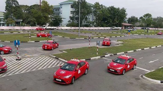 Học lái xe trong sa hình tại trung tâm đào tạo chuyên nghiệp là bước không thể thiếu