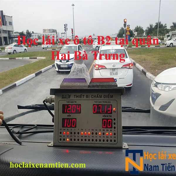 Học viên thực hành lái xe ô tô B2 trên các dòng xe đời mới tại Hà Nội