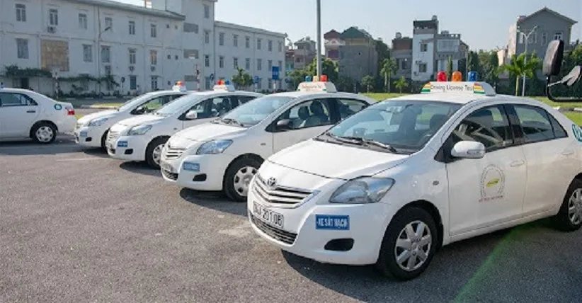 Xe ô tô tập lái trên sa hình thực hành B2