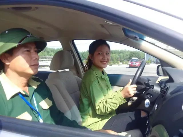 Học Lái Xe Ô Tô Hoàng Gia: Tiêu Chuẩn Vàng Đào Tạo Lái Xe An Toàn Toàn Diện