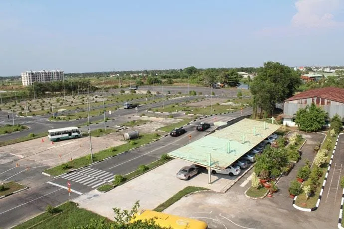 Mô hình xe ô tô tập lái có trang bị thiết bị cảm biến hiện đại tại trung tâm dạy nghề lái xe MASCO ở Huế