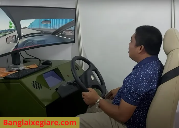 Thí sinh đang thực hành trên thiết bị mô phỏng lái xe (Cabin 3D)