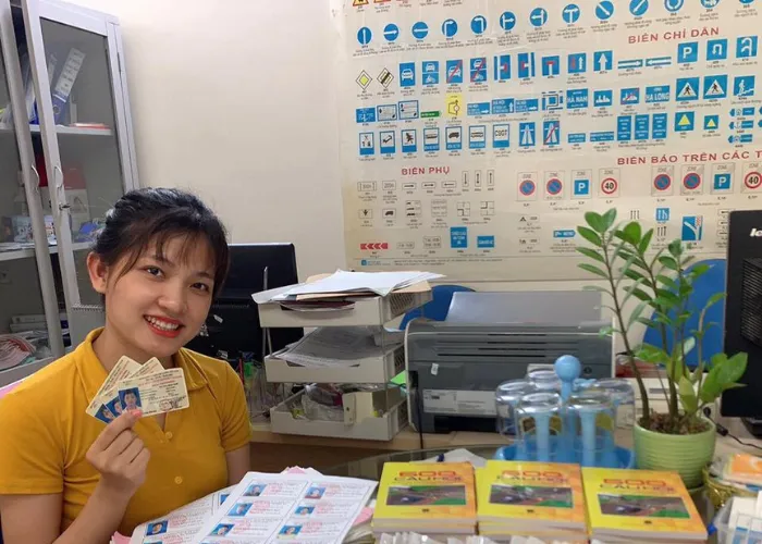 Học viên đang thực hiện bài thi lý thuyết trên máy tính