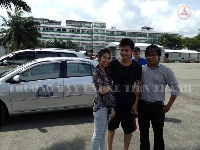 Học lái xe ô tô – Ca sĩ Khổng Tú Quỳnh học tại Tiến Thành