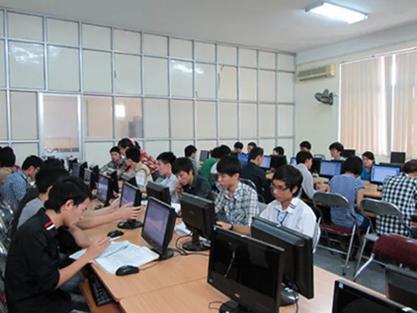 Lớp học lý thuyết lái xe ô tô chuyên sâu tại Trung tâm đào tạo Hà Nội